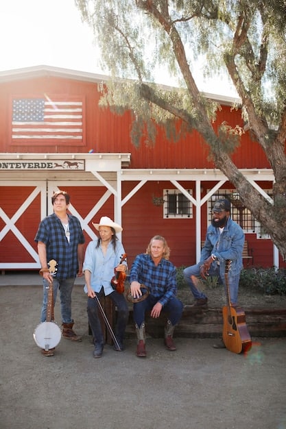 A group shot of the cast of 