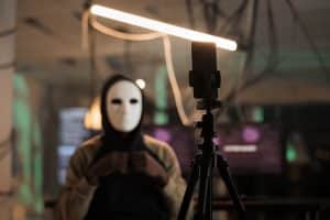 Mystery Premieres Streaming